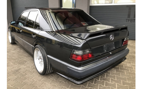 Накладка задняя Mercedes E-class W124