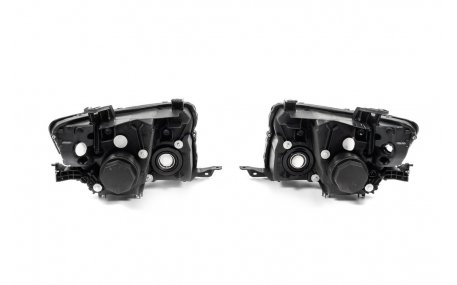 Фары передние Mitsubishi Pajero Wagon 4