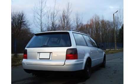 Накладка задней двери Volkswagen Passat B5