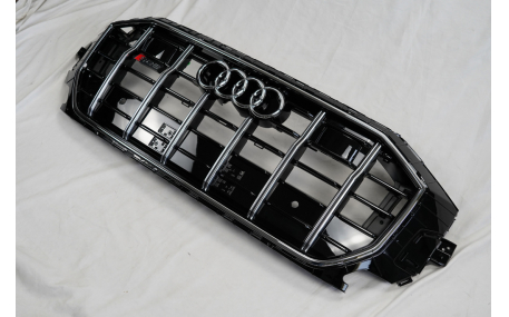 Решетка радиатора Audi Q8 2018-2023