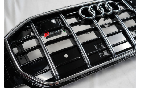 Решетка радиатора Audi Q8 2018-2023