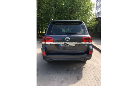 Накладка задняя Toyota Land Cruiser 200