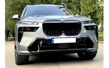 Решетка радиатора BMW X7 (G07) 2023-2025