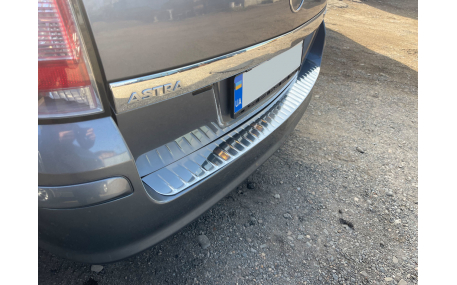 Накладка на задний бампер Opel Astra H