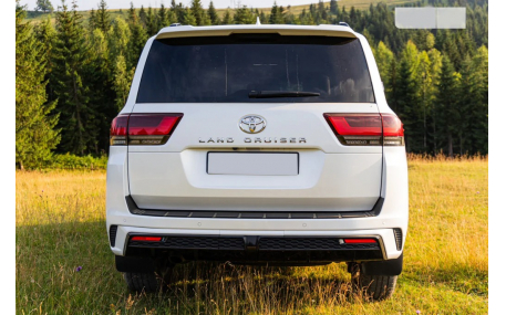 Накладка задняя Toyota Land Cruiser 300