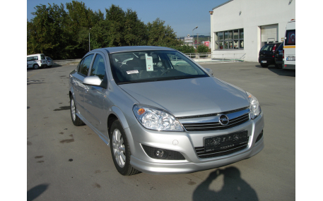 Накладка передняя Opel Astra H Sedan