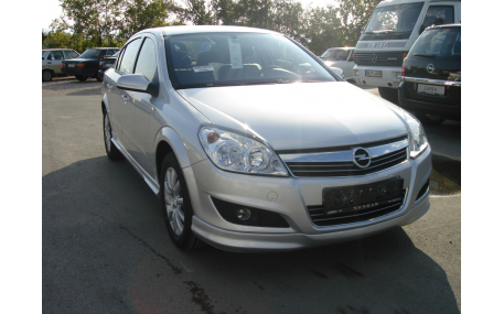 Накладка передняя Opel Astra H Sedan