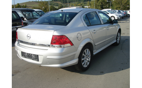 Накладка задняя Opel Astra H