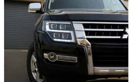 Фары передние Mitsubishi Pajero Wagon 4