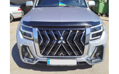 Фары передние Mitsubishi Pajero Wagon 4