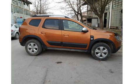 Молдинги дверей Renault Duster