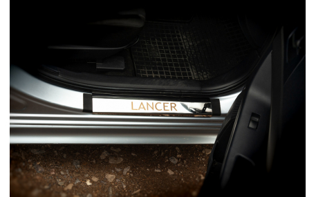 Накладки на пороги Mitsubishi Lancer X