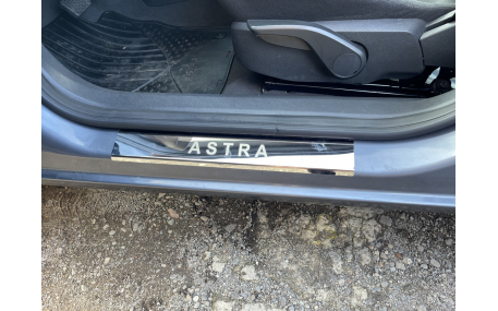 Накладки на пороги Opel Astra J