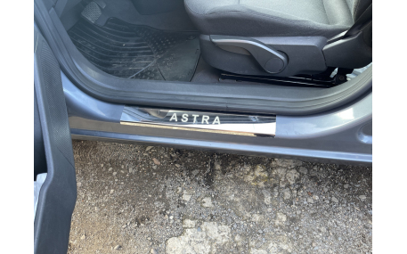 Накладки на пороги Opel Astra J