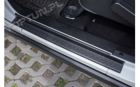 Накладки на пороги Jeep Wrangler