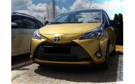Накладки на пороги Toyota Yaris