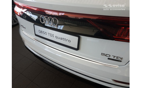 Накладка на задний бампер Audi Q8