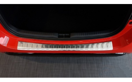 Накладка на задний бампер Toyota Yaris