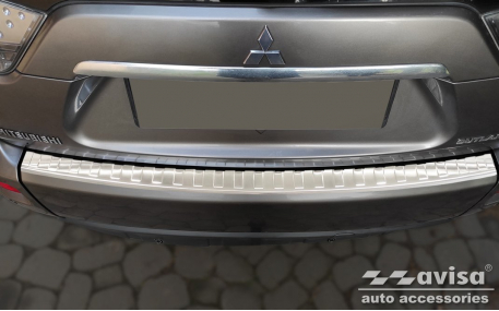 Накладка на задний бампер Mitsubishi Outlander XL