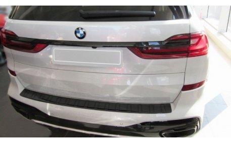 Накладка на задний бампер BMW X7 (G07)