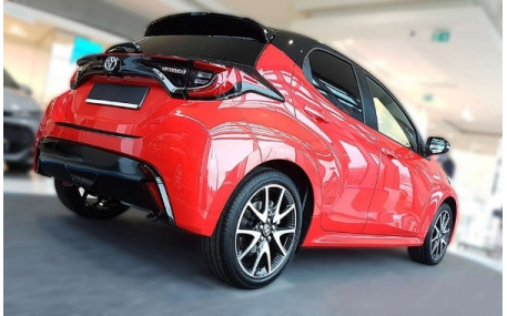 Накладка на задний бампер Toyota Yaris