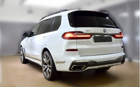 Накладка на задний бампер BMW X7 (G07)