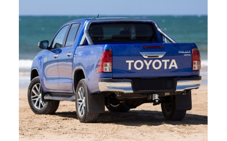 Бампер задний Toyota Hilux