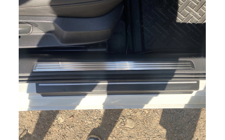 Накладки на пороги Volkswagen Passat B8