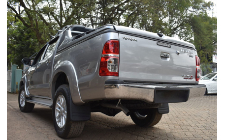 Бампер задний Toyota Hilux