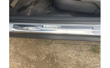 Накладки на пороги Volkswagen Passat B5