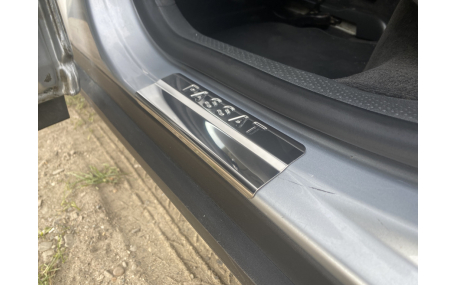 Накладки на пороги Volkswagen Passat B5