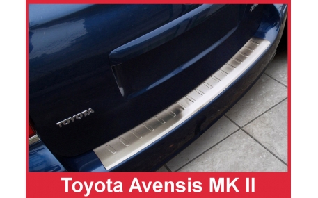 Накладка на задний бампер Toyota Avensis