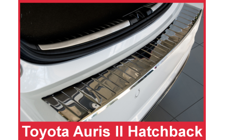 Накладка на задний бампер Toyota Auris 