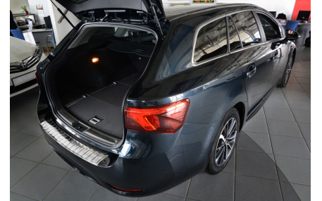 Накладка на задний бампер Toyota Avensis