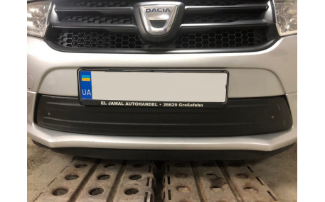 Зимняя накладка на решетку Renault Sandero