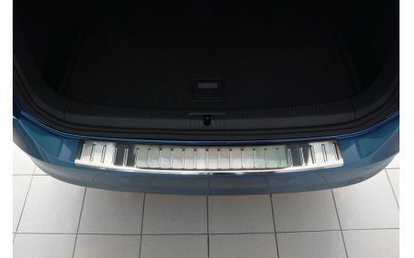 Накладка на задний бампер Volkswagen Golf 7