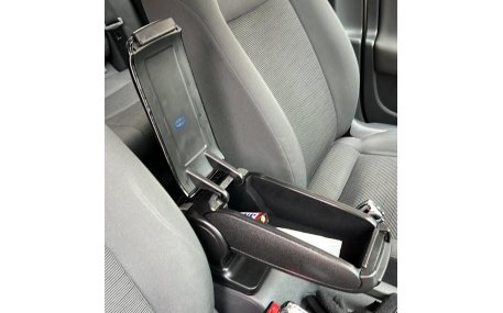 Подлокотник Volkswagen Jetta