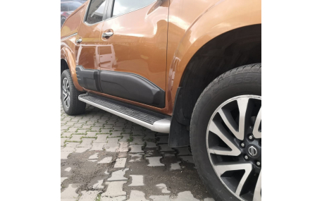 Молдинги дверей Nissan Navara