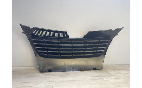 Решетка радиатора Volkswagen Passat B6
