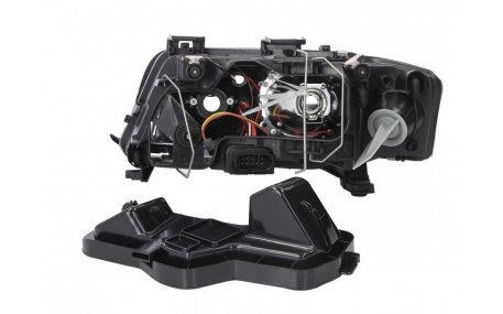 Фара передняя AUDI A6 С5 2001-2005