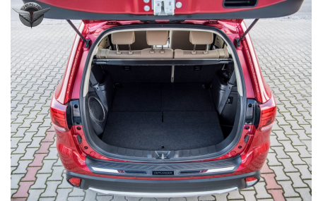 Накладка на задний бампер Mitsubishi Outlander