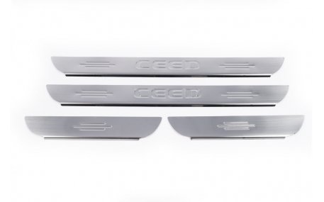 Накладки на пороги Kia Ceed