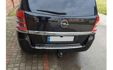 Накладка на задний бампер Opel Zafira B