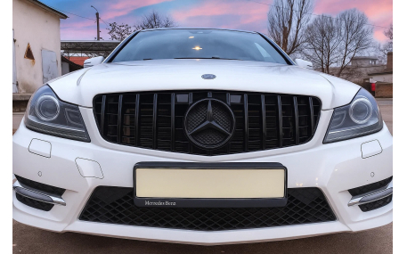 Решетка радиатора Mercedes C-class W204