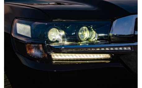 Фары передние Toyota Land Cruiser 200