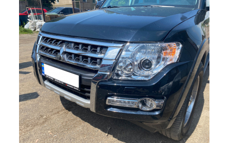 Бампер передний Mitsubishi Pajero Wagon 4 