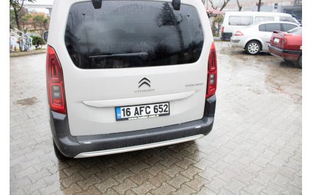 Накладка на задний бампер Peugeot Partner