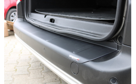 Накладка на задний бампер Opel Combo E