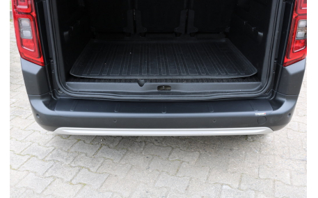 Накладка на задний бампер Opel Combo E