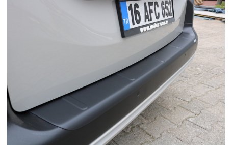 Накладка на задний бампер Peugeot Partner